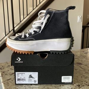 Converse womens size 7. Run Star Hike Hi (black&white)